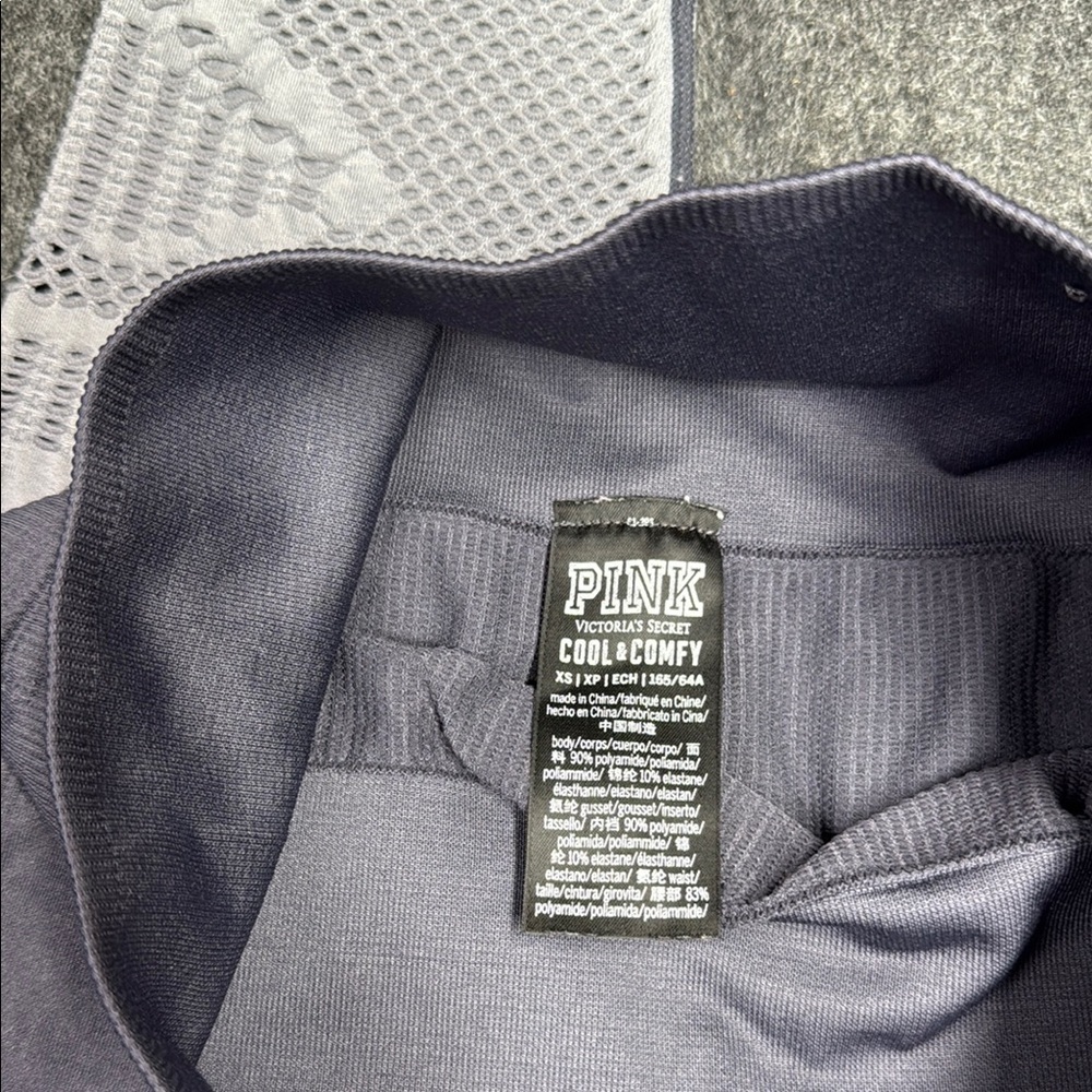 PINK Victoria's Secret Charcoal Leggings - Picture 5 of 5